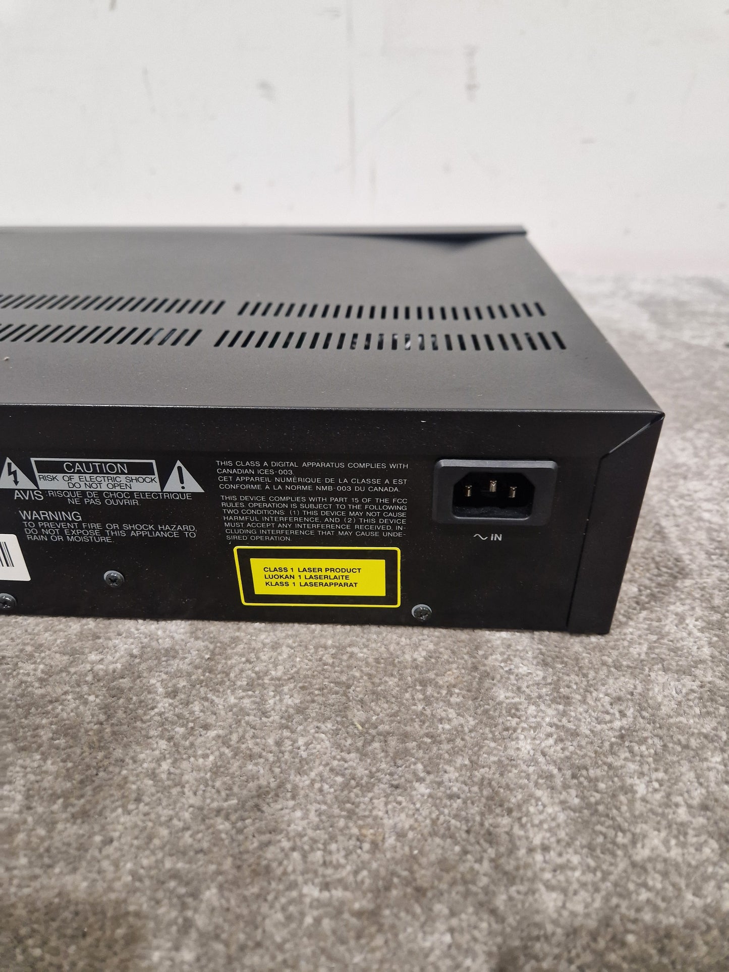 Tascam CD-RW900SL – Professional CD Recorder – Very Good w/ Power Supply & Remote
