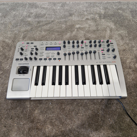 Novation X-station 25 Synthesizer - Analog Modeling Synth - Excellent w/ Power Supply