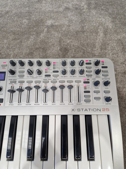 Novation X-station 25 Synthesizer - Analog Modeling Synth - Excellent w/ Power Supply