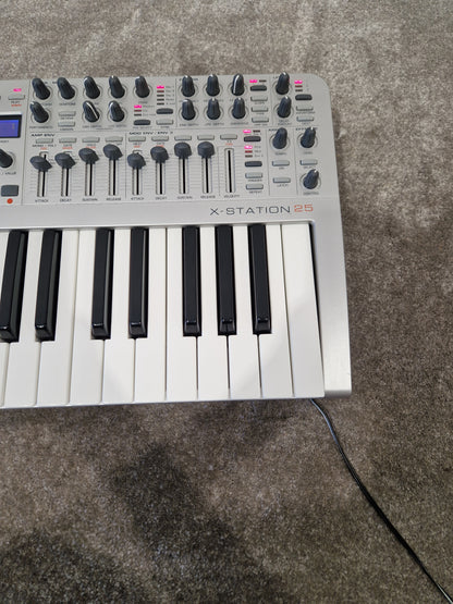Novation X-station 25 Synthesizer - Analog Modeling Synth - Excellent w/ Power Supply