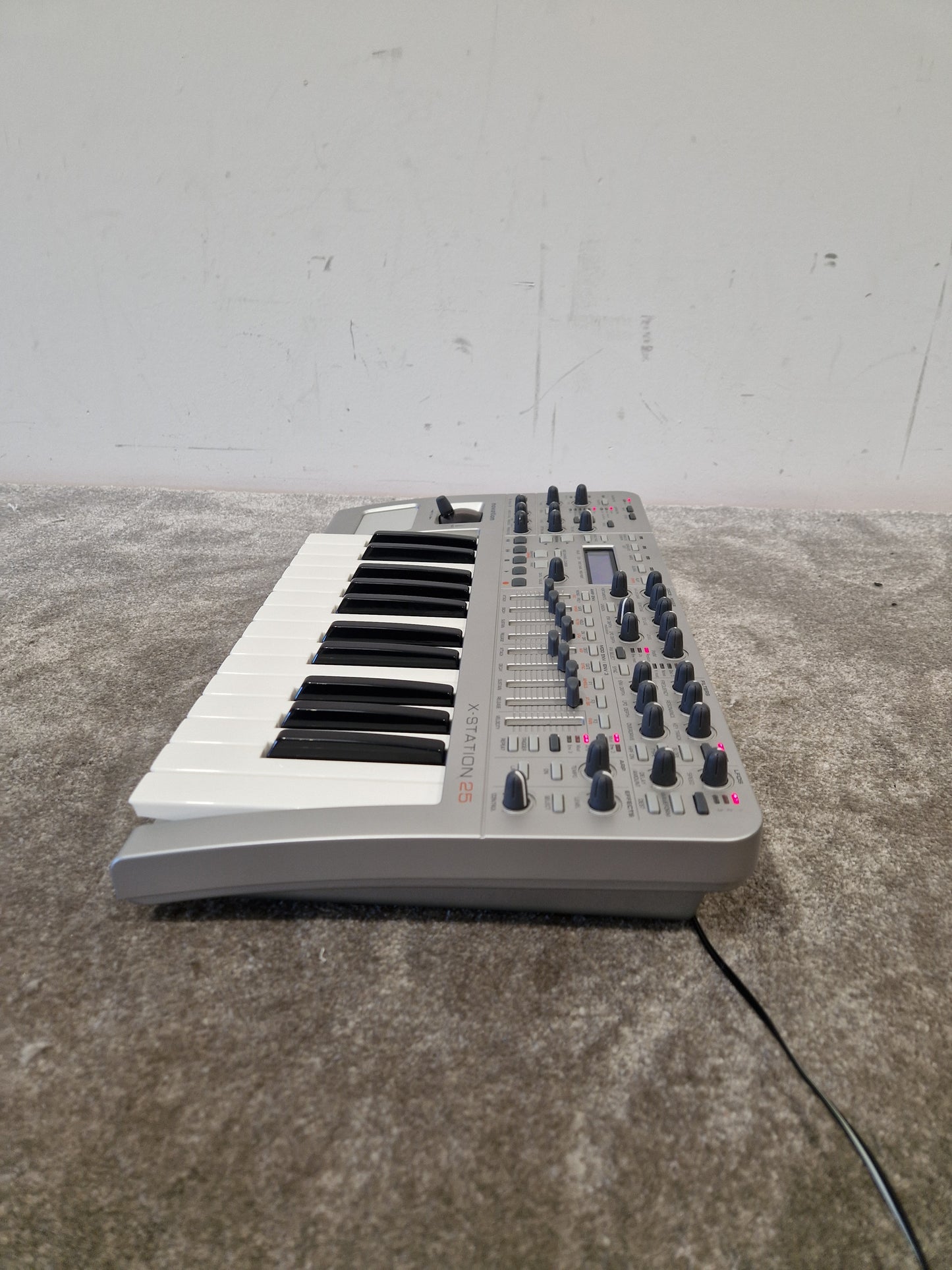 Novation X-station 25 Synthesizer - Analog Modeling Synth - Excellent w/ Power Supply