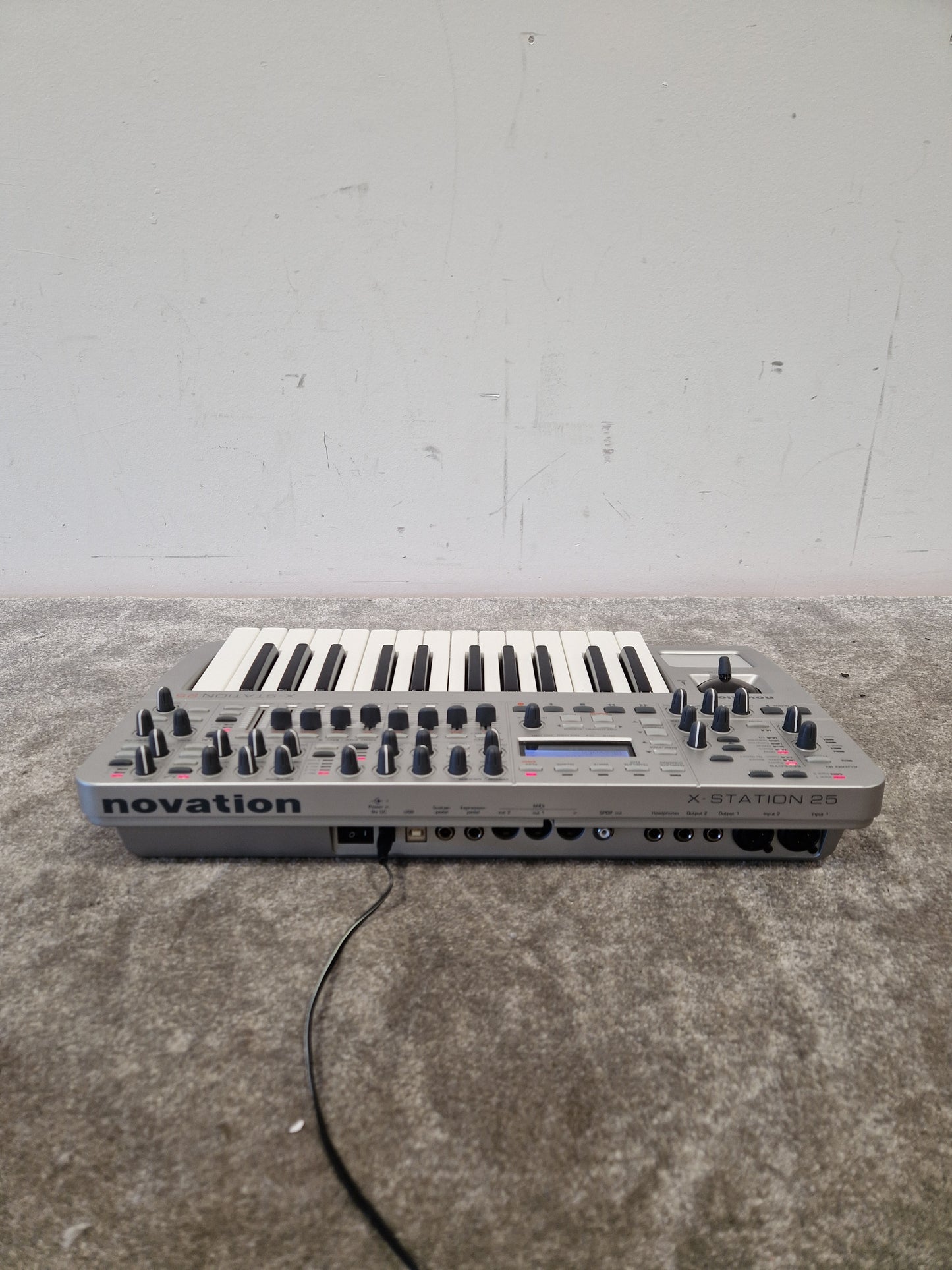 Novation X-station 25 Synthesizer - Analog Modeling Synth - Excellent w/ Power Supply