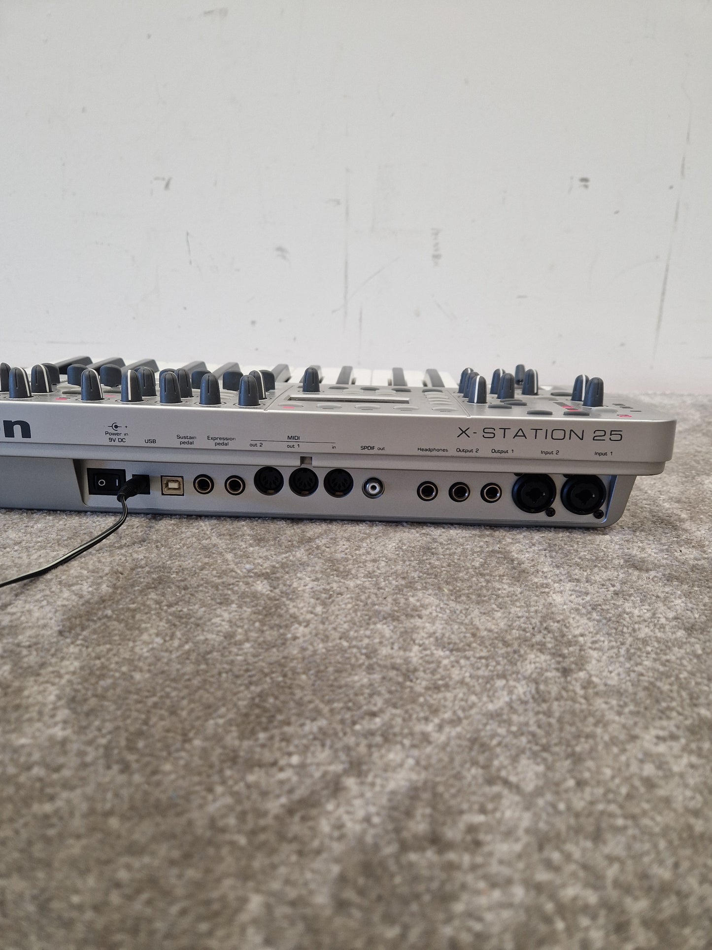 Novation X-station 25 Synthesizer - Analog Modeling Synth - Excellent w/ Power Supply