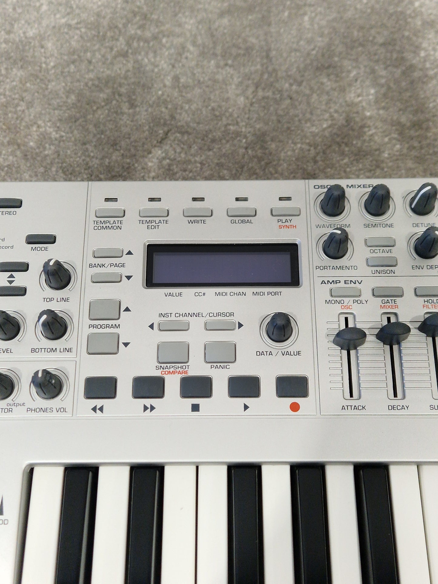 Novation X-station 25 Synthesizer - Analog Modeling Synth - Excellent w/ Power Supply