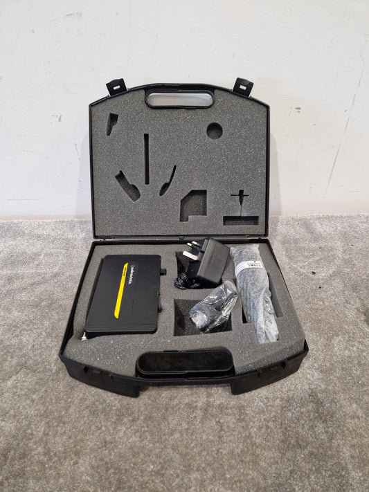 Audio-Technica ATW-R700 – UHF Wireless Microphone System – Excellent w/ Power Supply & Hard Case