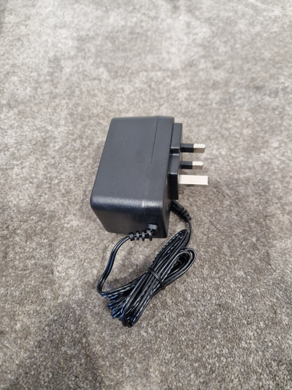 Audio-Technica ATW-R700 – UHF Wireless Microphone System – Excellent w/ Power Supply & Hard Case