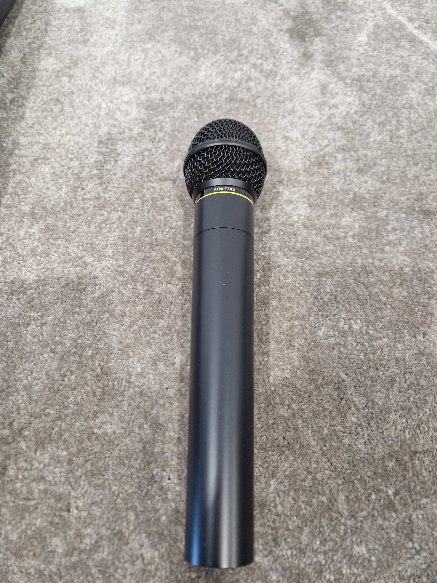 Audio-Technica ATW-R700 – UHF Wireless Microphone System – Excellent w/ Power Supply & Hard Case