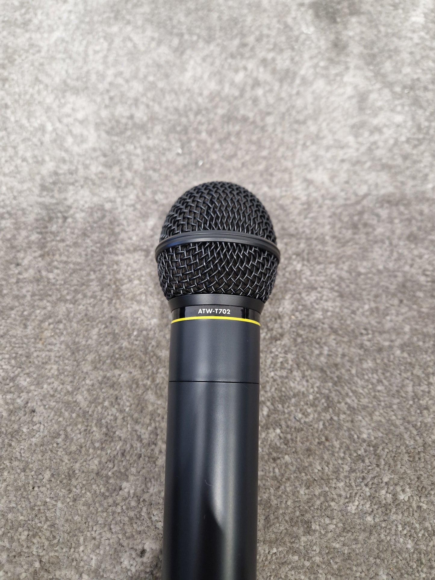 Audio-Technica ATW-R700 – UHF Wireless Microphone System – Excellent w/ Power Supply & Hard Case