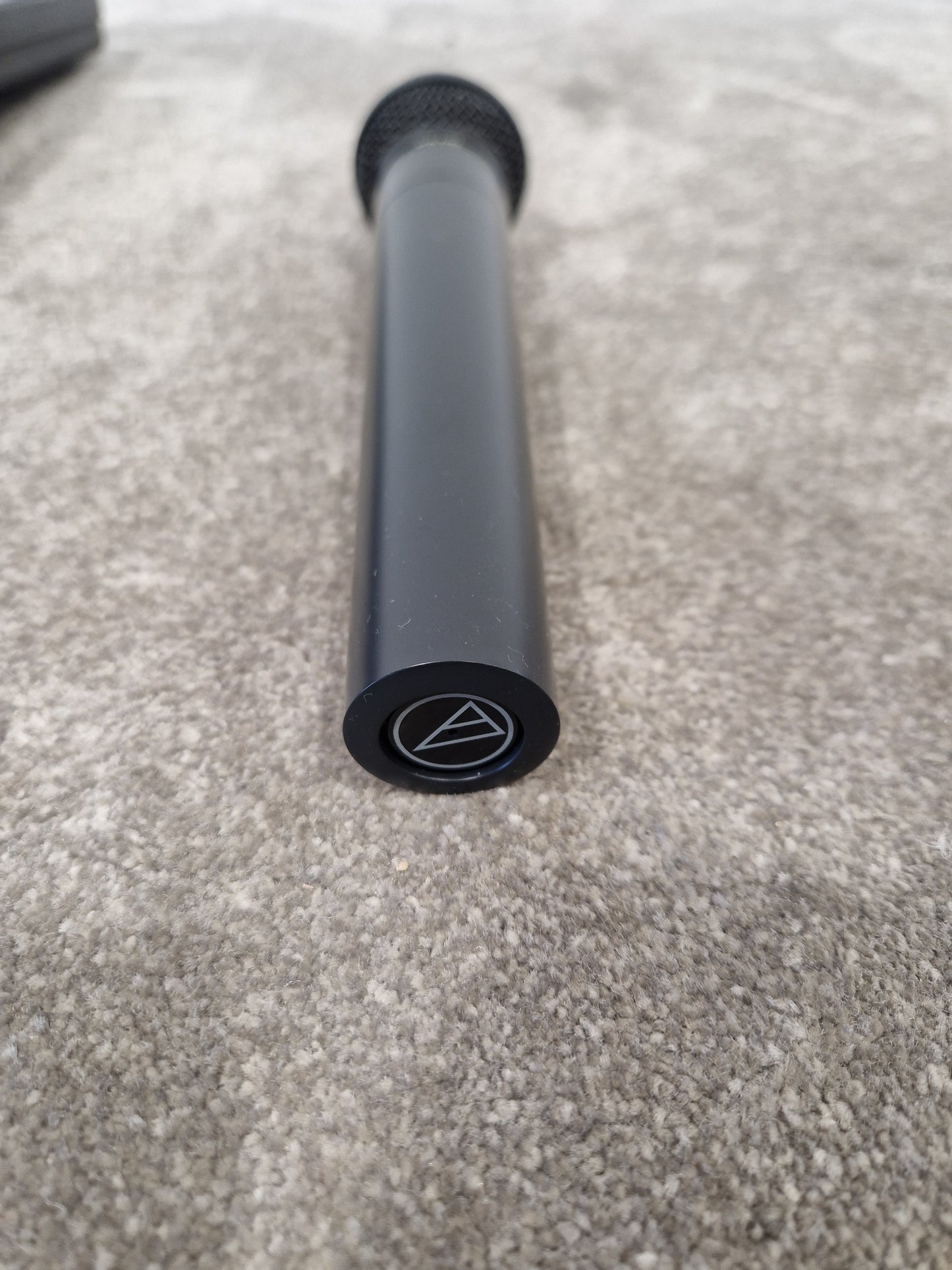 Audio-Technica ATW-R700 – UHF Wireless Microphone System – Excellent w/ Power Supply & Hard Case