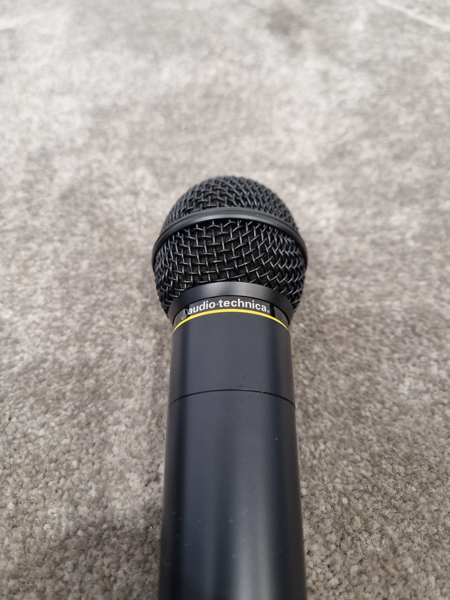 Audio-Technica ATW-R700 – UHF Wireless Microphone System – Excellent w/ Power Supply & Hard Case