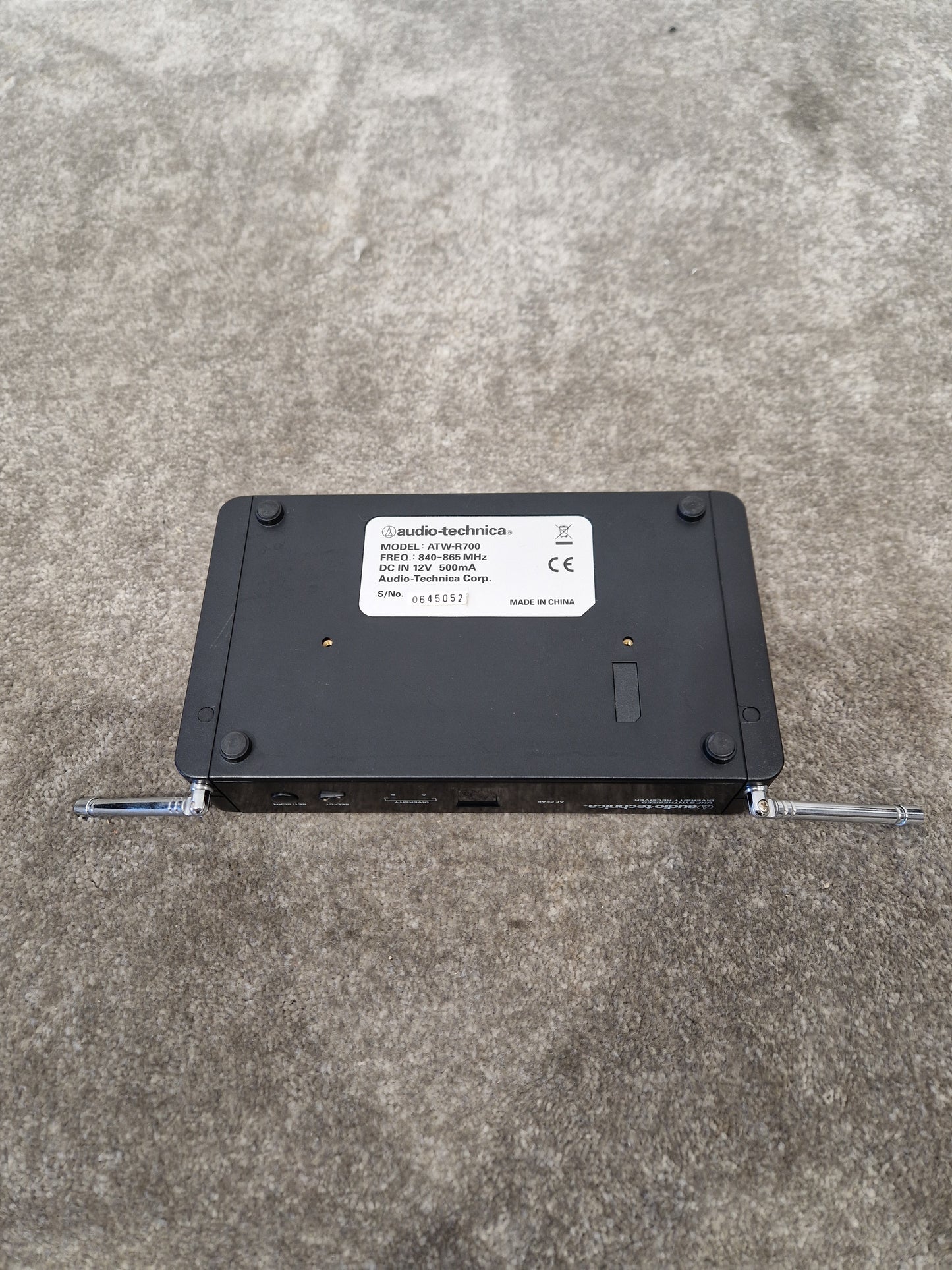 Audio-Technica ATW-R700 – UHF Wireless Microphone System – Excellent w/ Power Supply & Hard Case