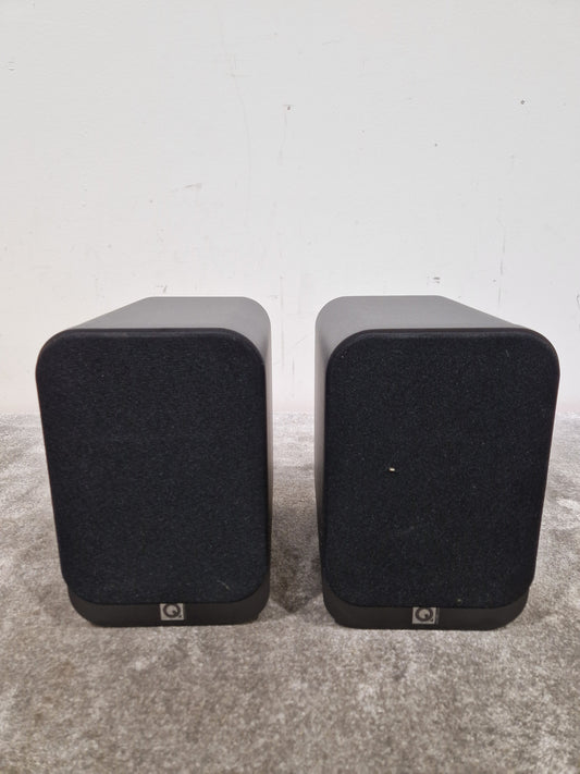 Q Acoustics 3020 Speaker Pair - Bookshelf Design - Excellent