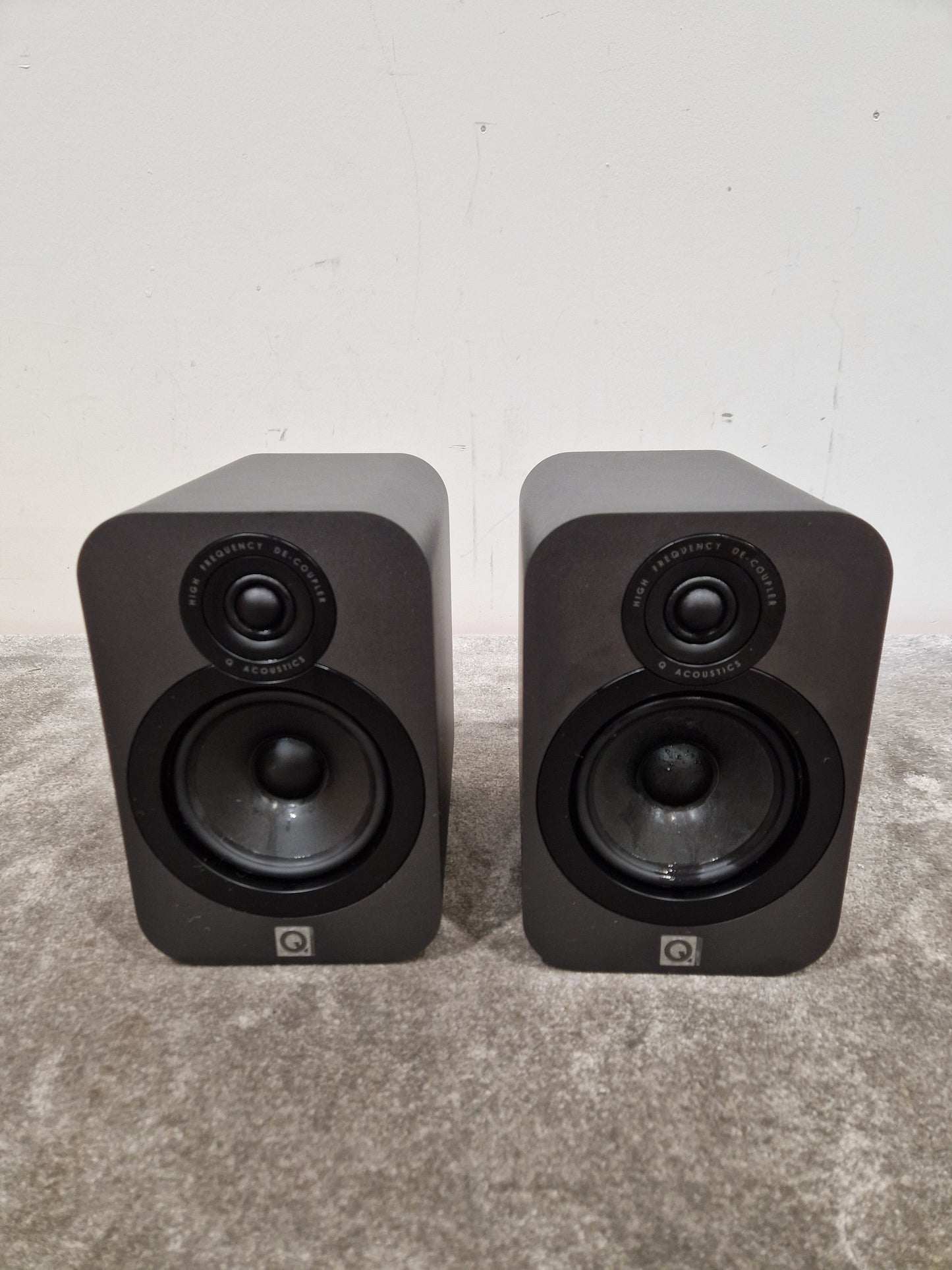 Q Acoustics 3020 Speaker Pair - Bookshelf Design - Excellent