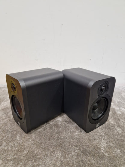 Q Acoustics 3020 Speaker Pair - Bookshelf Design - Excellent