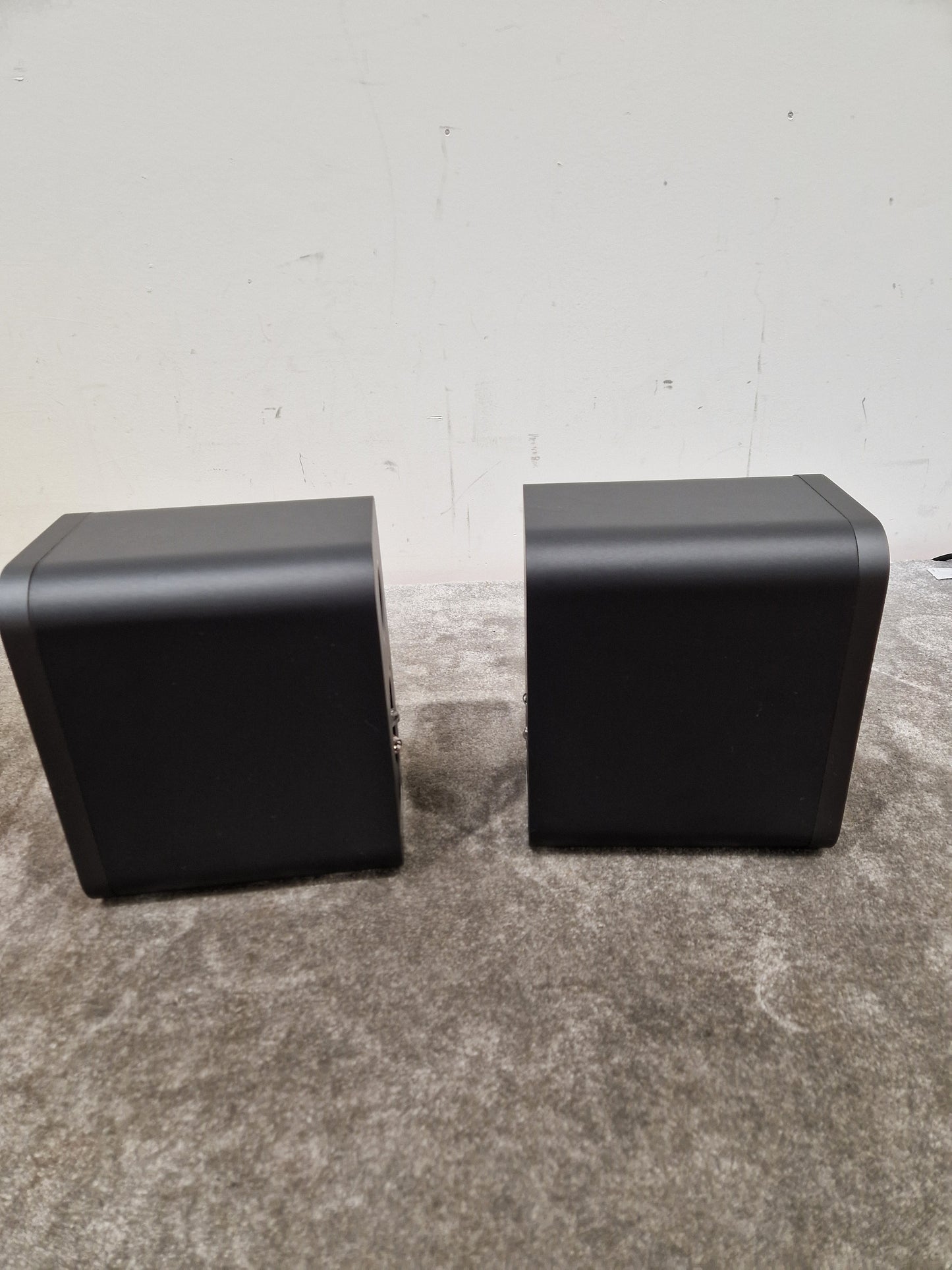 Q Acoustics 3020 Speaker Pair - Bookshelf Design - Excellent