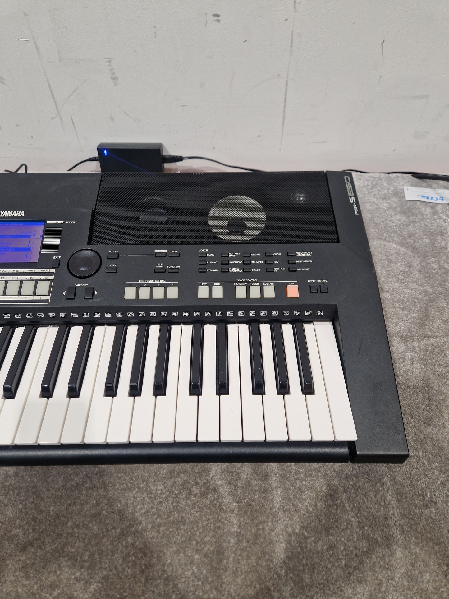 Yamaha PSR-S550 – 61-Key Arranger Keyboard – Very Good w/ 16V Power Supply