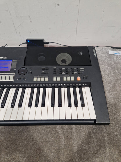 Yamaha PSR-S550 – 61-Key Arranger Keyboard – Very Good w/ 16V Power Supply