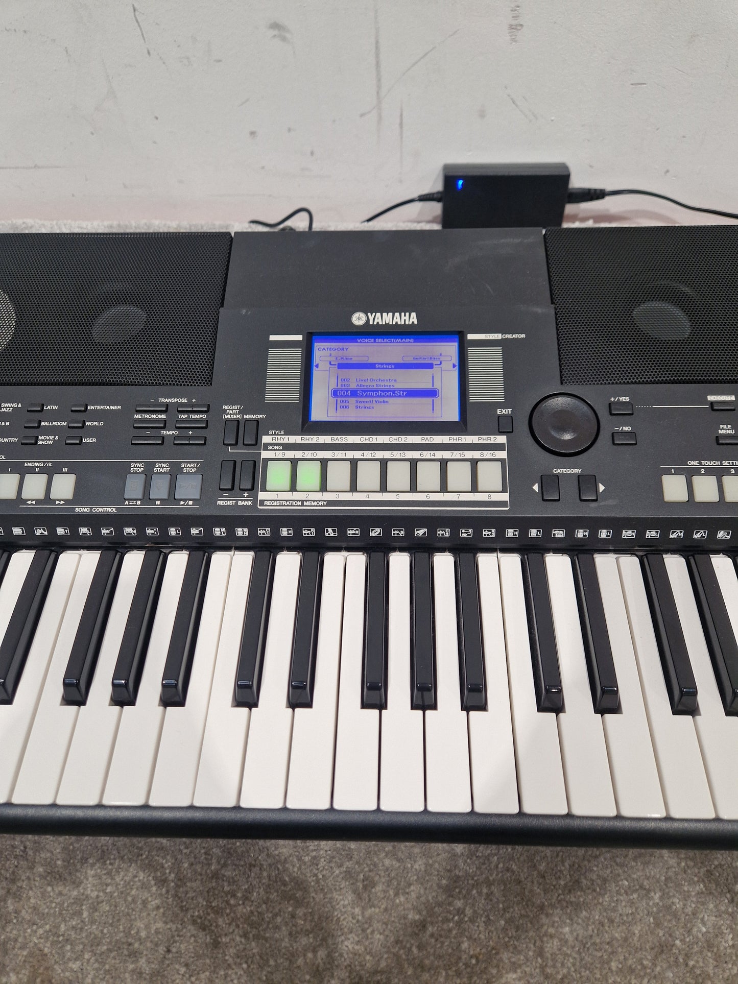 Yamaha PSR-S550 – 61-Key Arranger Keyboard – Very Good w/ 16V Power Supply