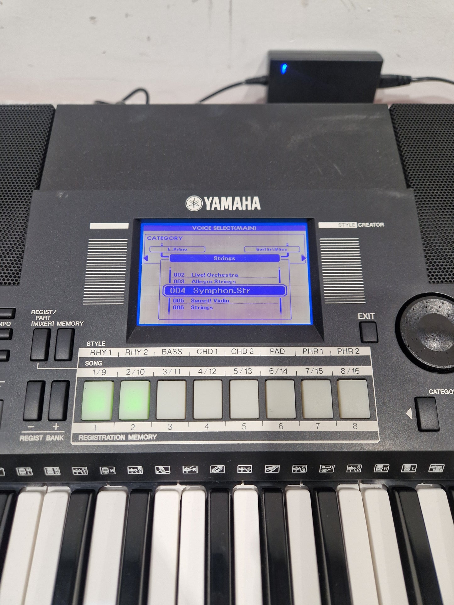 Yamaha PSR-S550 – 61-Key Arranger Keyboard – Very Good w/ 16V Power Supply