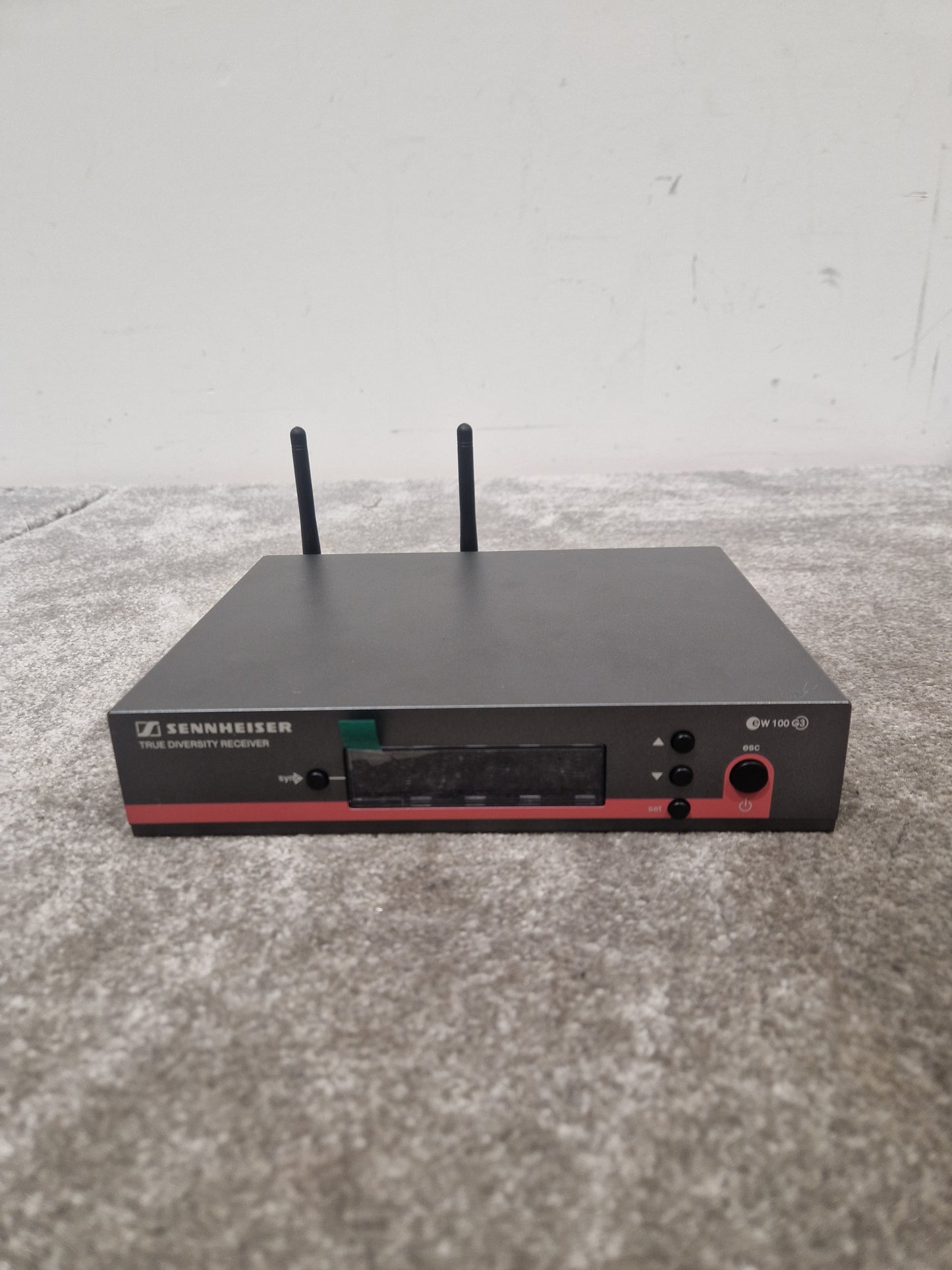 Sennheiser True Diversity Receiver EM100 G3 - Reliable Wireless Solution - Excellent w/ Power Supply & International Plug adapters