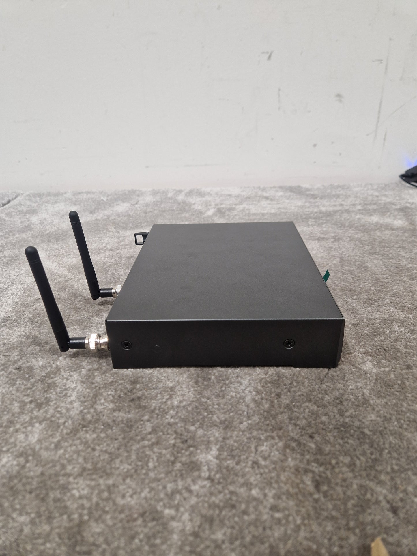 Sennheiser True Diversity Receiver EM100 G3 - Reliable Wireless Solution - Excellent w/ Power Supply & International Plug adapters