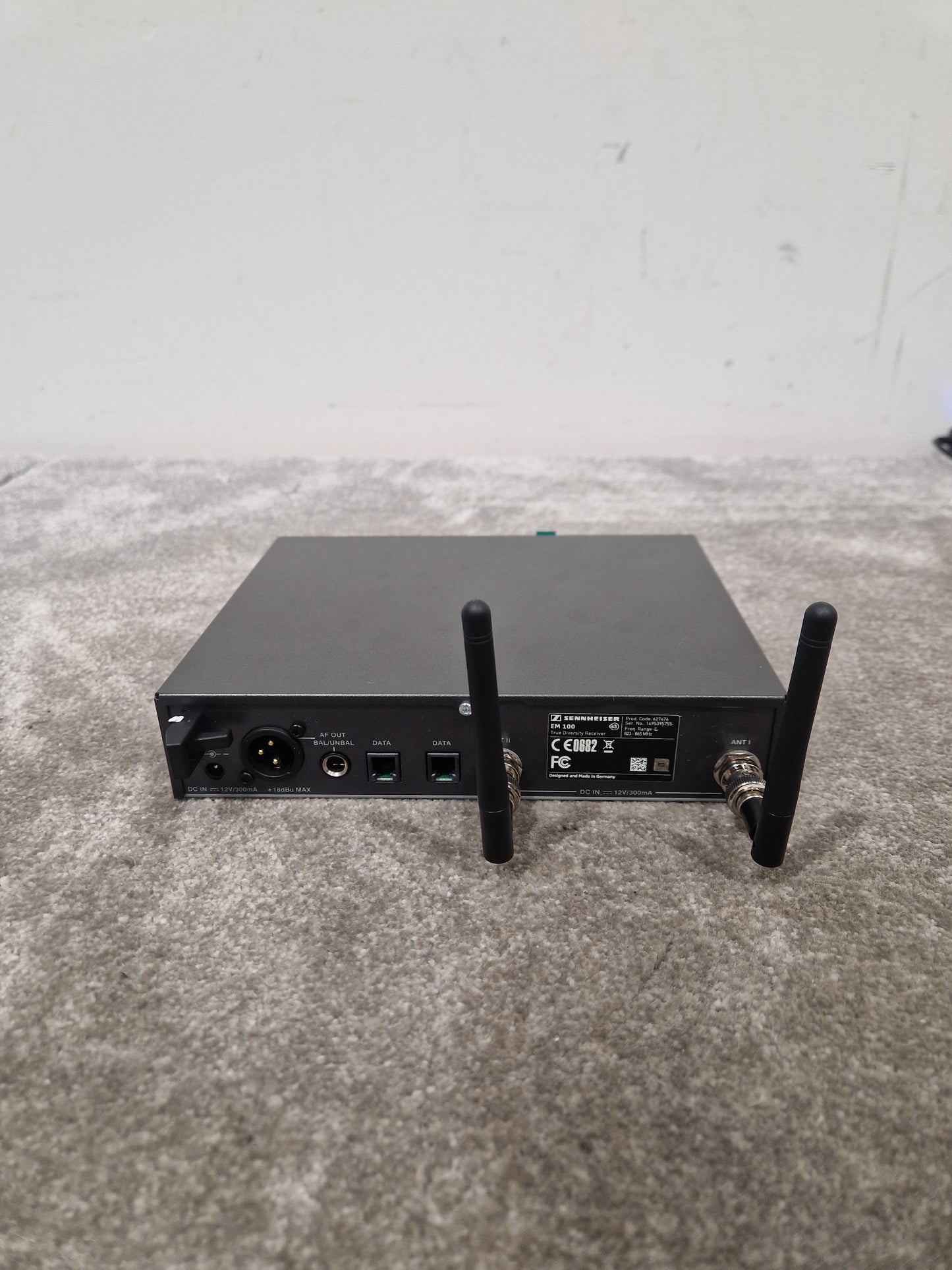 Sennheiser True Diversity Receiver EM100 G3 - Reliable Wireless Solution - Excellent w/ Power Supply & International Plug adapters
