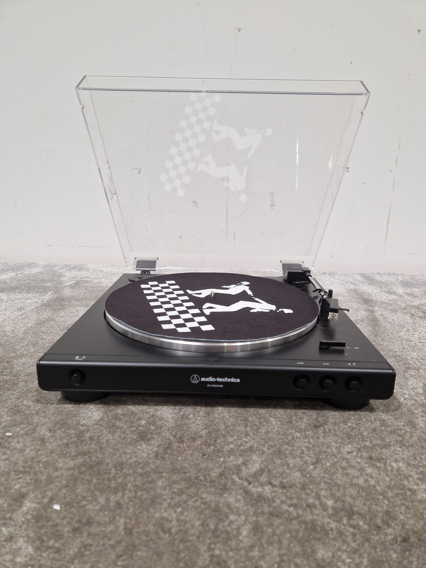 Audio-Technica AT-LP60XYSB – Fully Automatic Belt-Drive Turntable – Very Good w/ Slip Mat