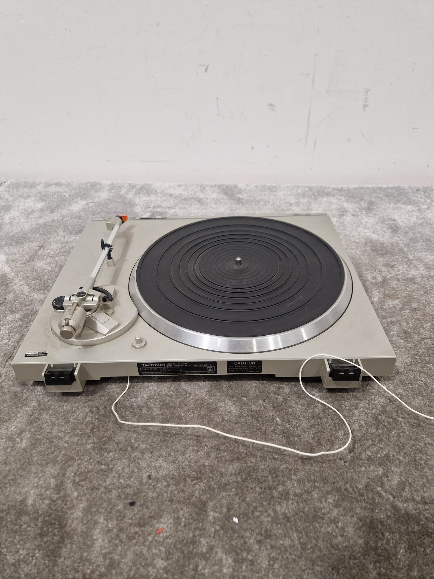 Technics SL-D21 - Vintage Direct Drive Turntable - Very Good w/ New Stylus Installed