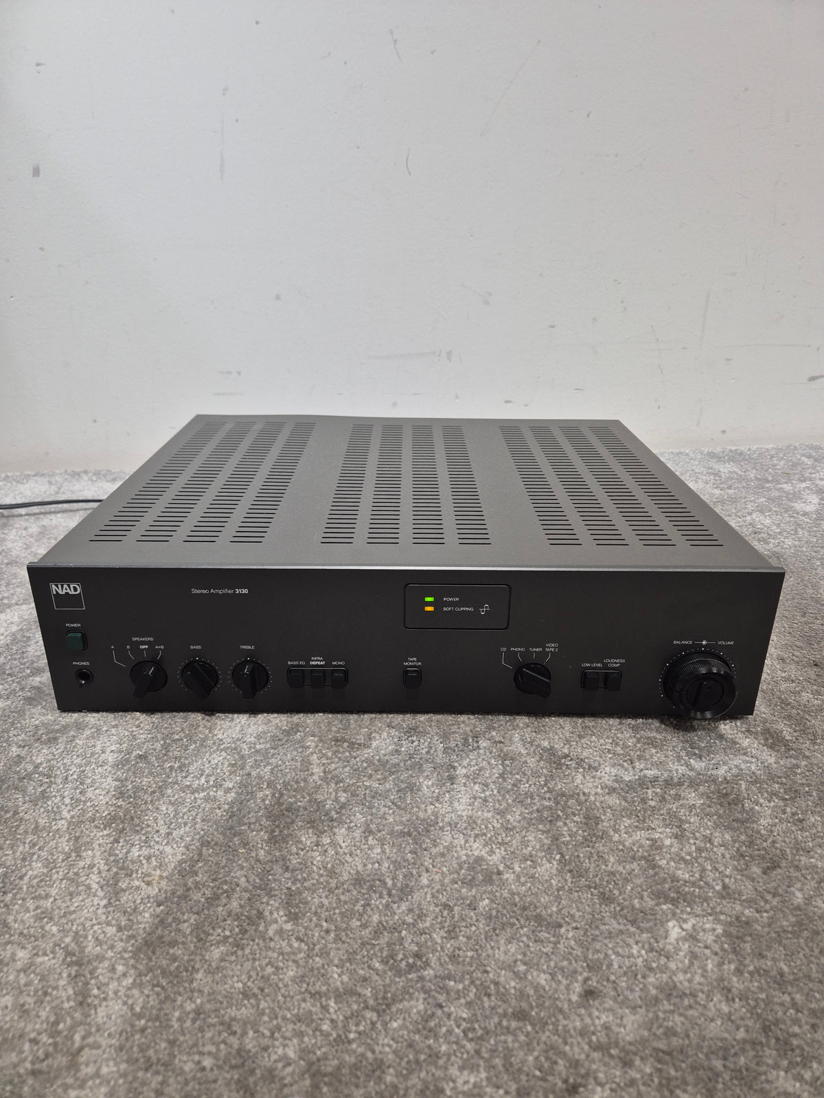 NAD 3130 - Integrated Stereo Amplifier - Excellent w/ Power Supply