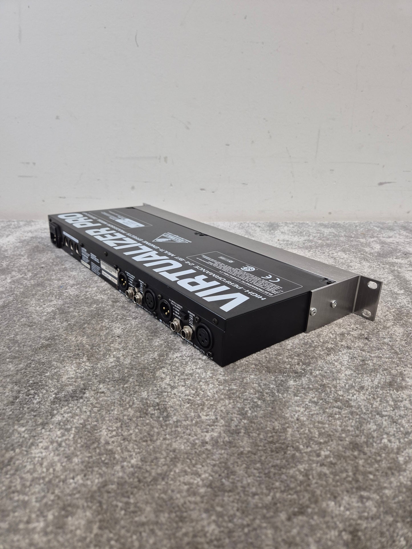 Behringer Virtualizer Pro DSP2024P - Multi-Effects Processor - Excellent