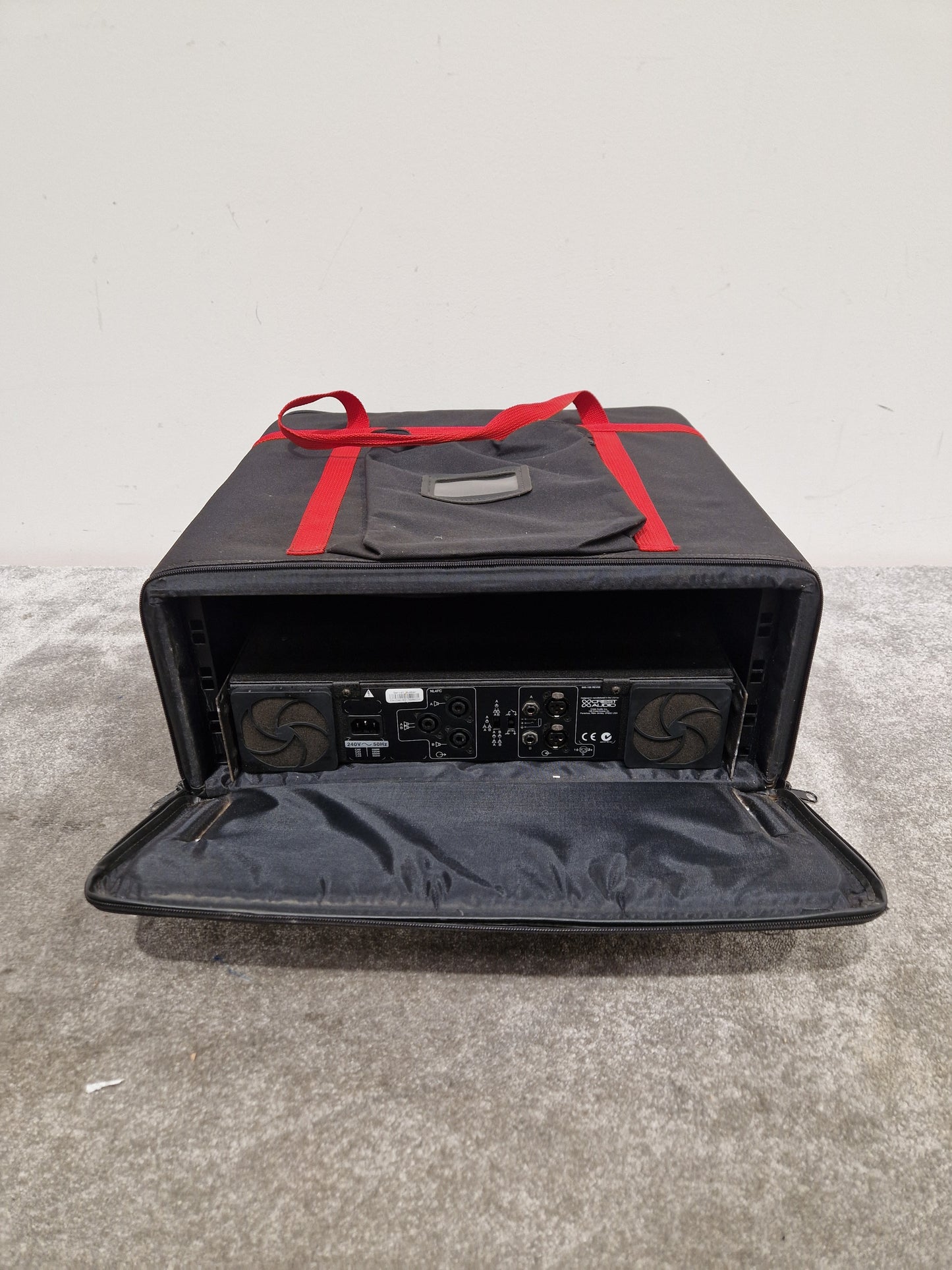 Crest Audio CA6 Power Amplifier - High-Performance Sound - Excellent w/ Rackmounted Soft Case