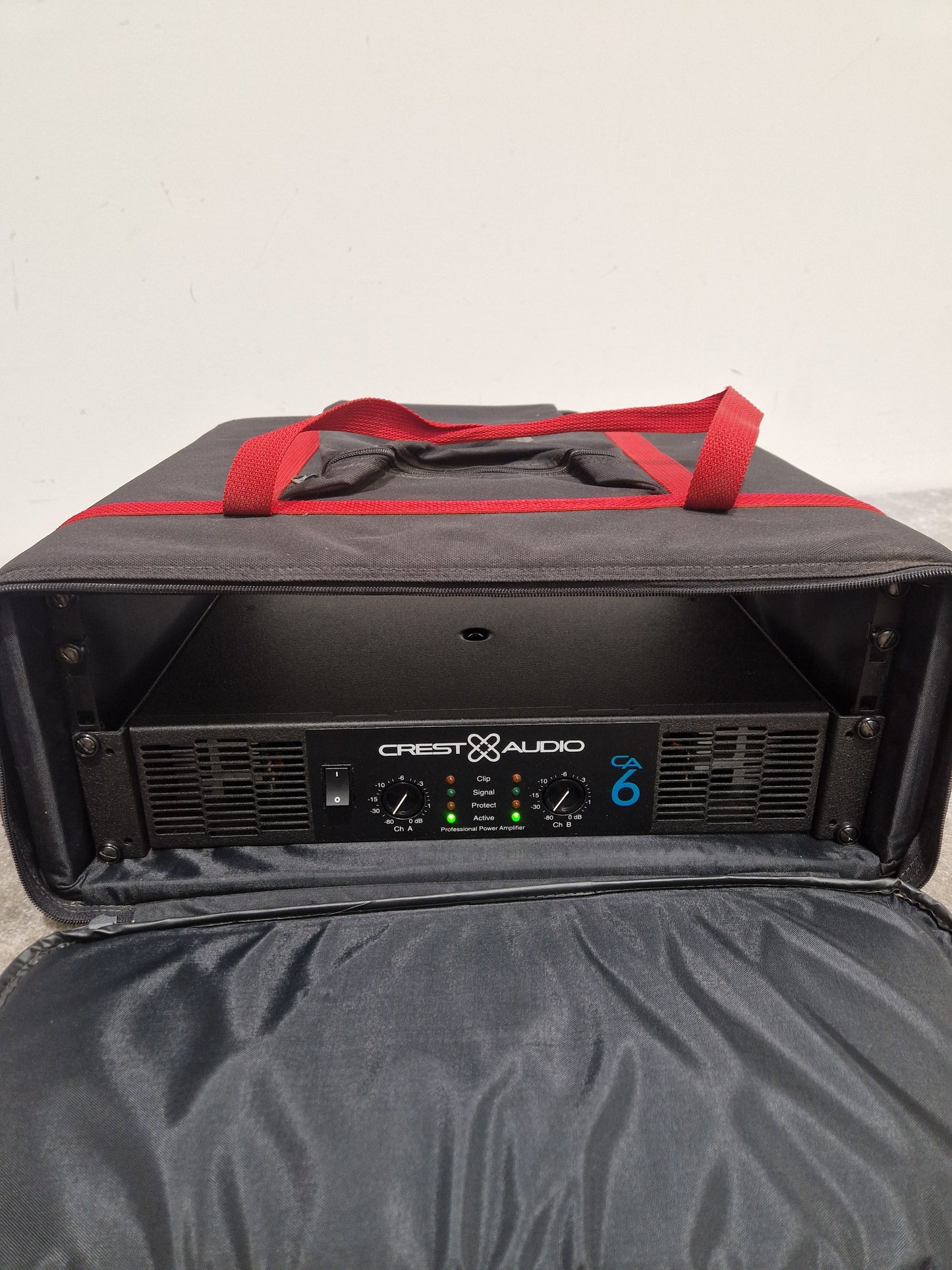 Crest Audio CA6 Power Amplifier - High-Performance Sound - Excellent w/ Rackmounted Soft Case