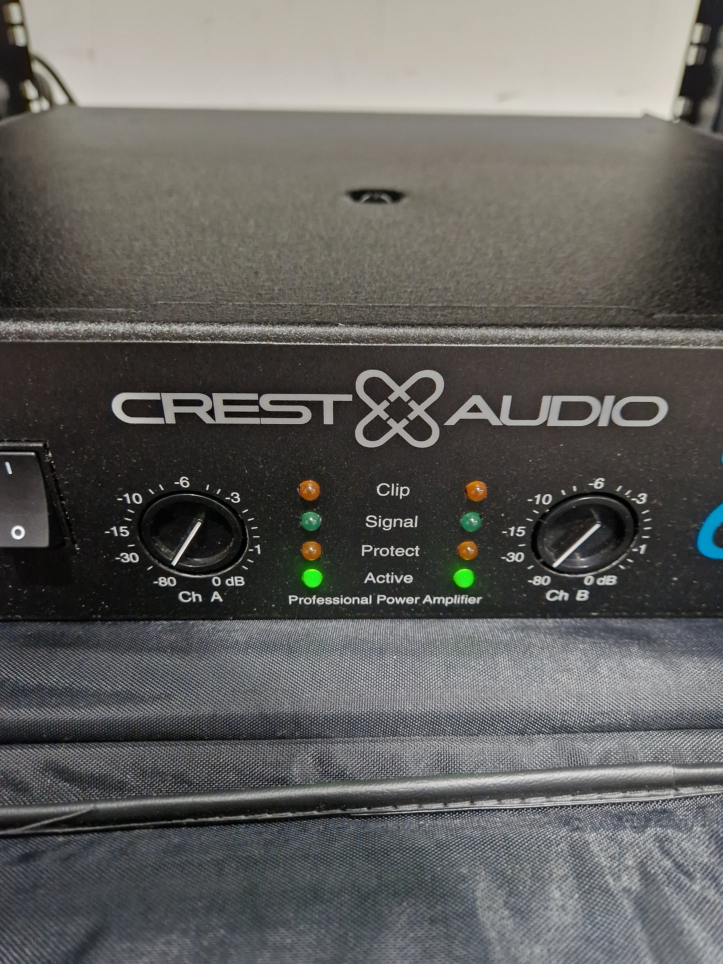 Crest Audio CA6 Power Amplifier - High-Performance Sound - Excellent w/ Rackmounted Soft Case