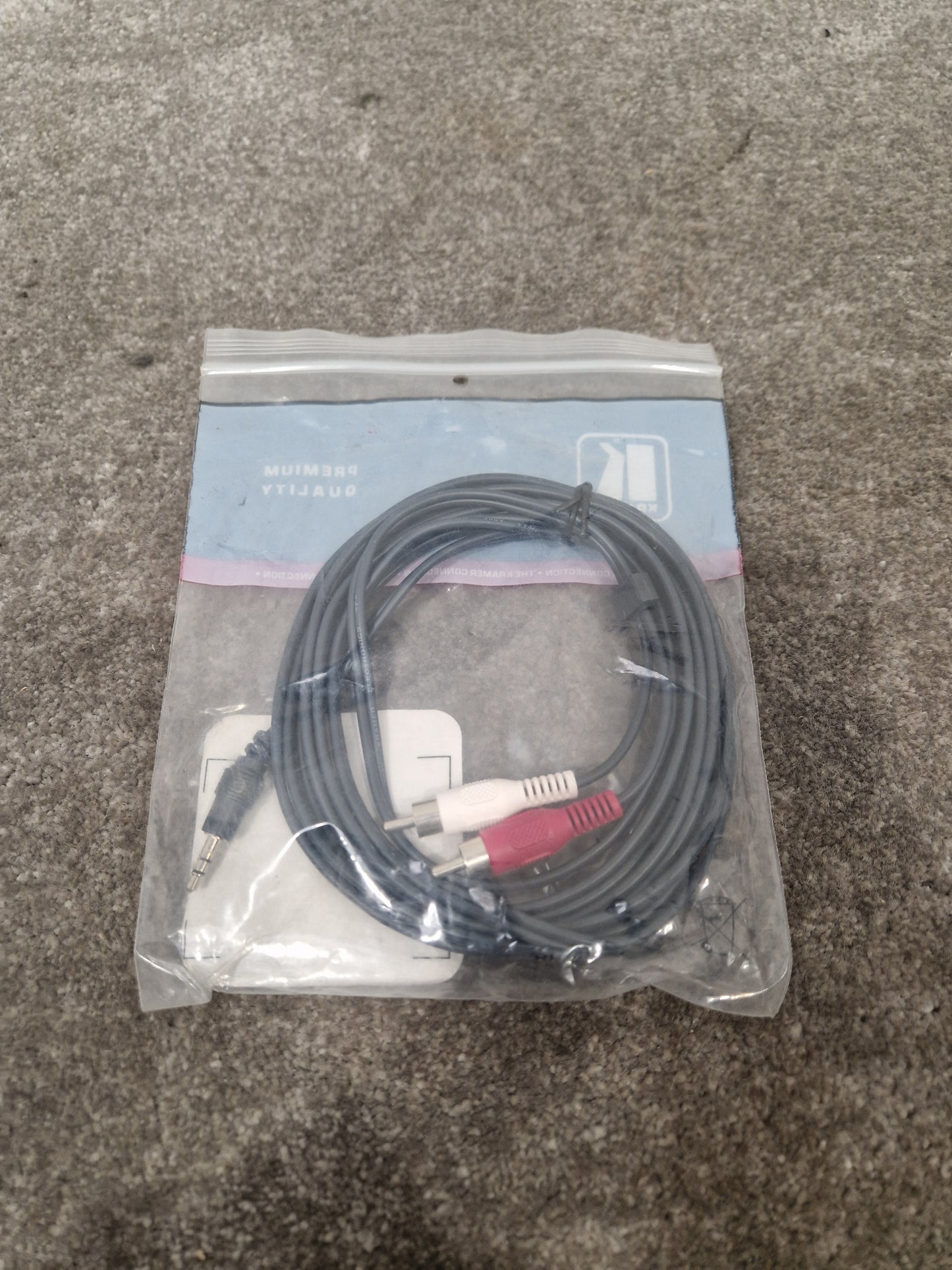 Kramer 3.5mm TO 2 RCA 10FT - Audio Cable Adapter - Excellent w/ Original Packaging