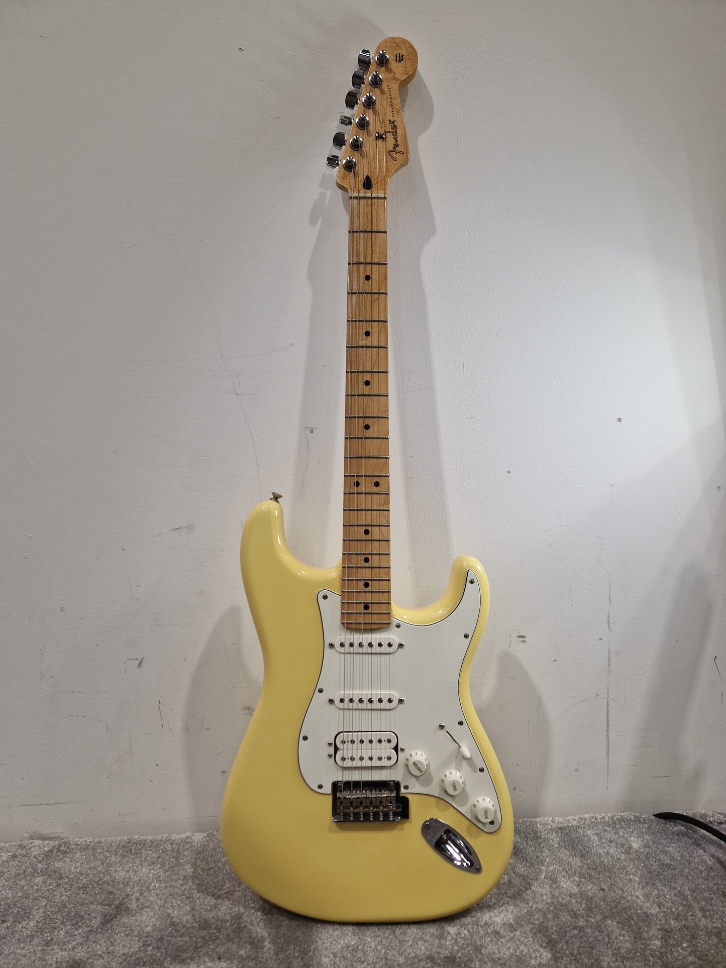 Fender Stratocaster Series Player 2 - Versatile Tone Electric Guitar - Excellent w/ Original Box & Soft Case