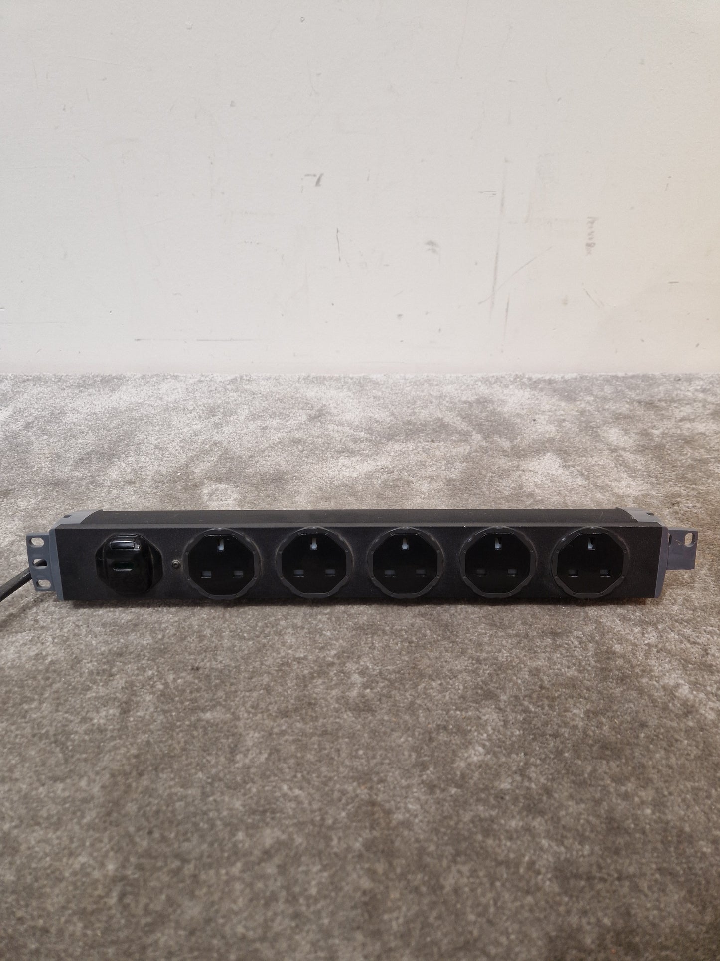 Aphel Limited MM3 19 Inch 3 Metres SWN-5W N Extension Lead 5 Gang - Heavy-Duty Power Strip - Excellent