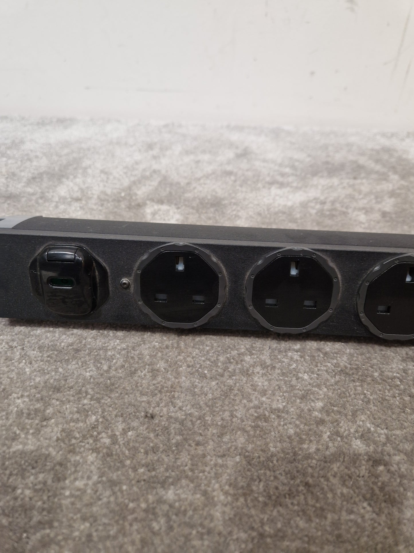 Aphel Limited MM3 19 Inch 3 Metres SWN-5W N Extension Lead 5 Gang - Heavy-Duty Power Strip - Excellent