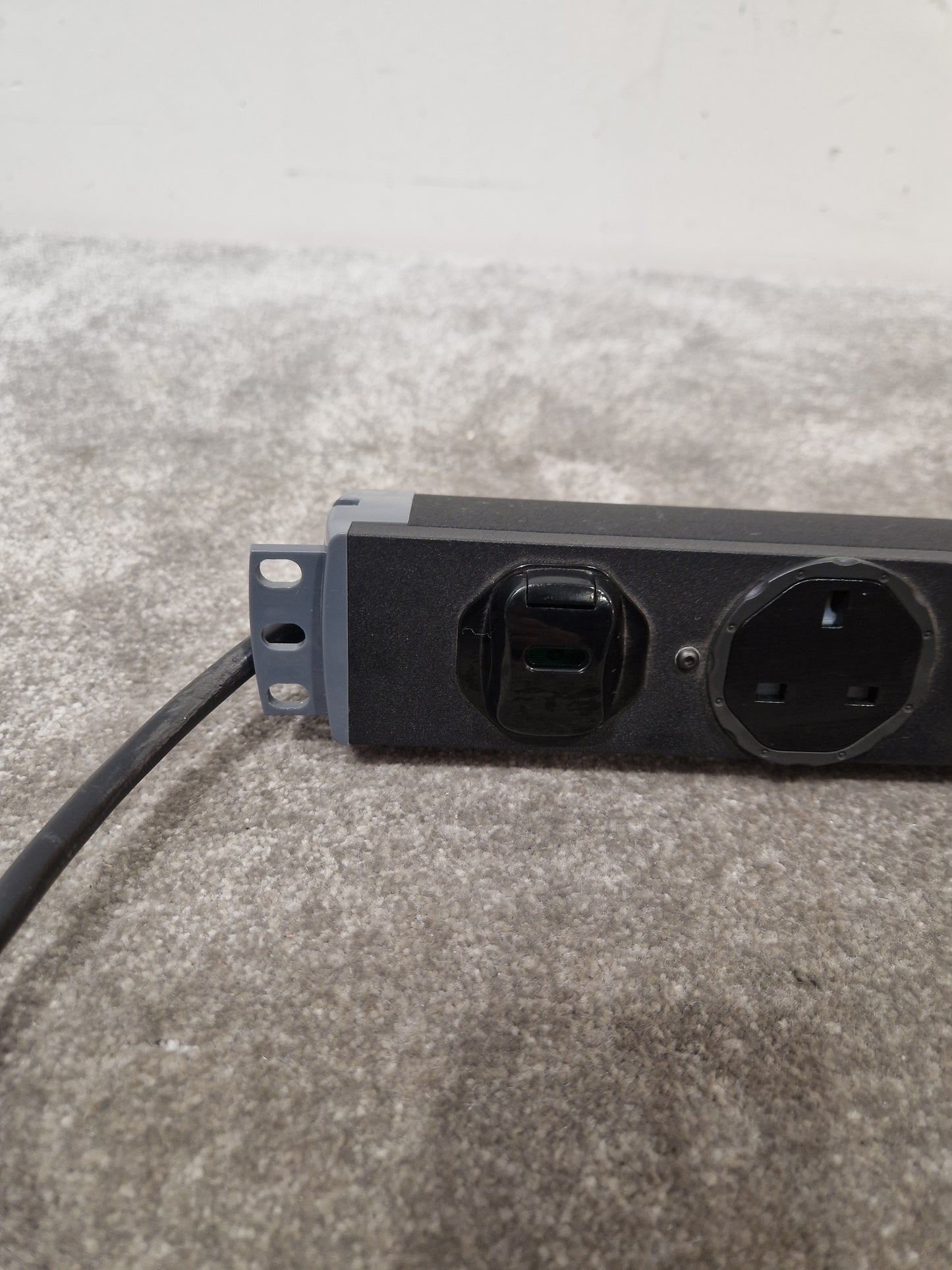 Aphel Limited MM3 19 Inch 3 Metres SWN-5W N Extension Lead 5 Gang - Heavy-Duty Power Strip - Excellent