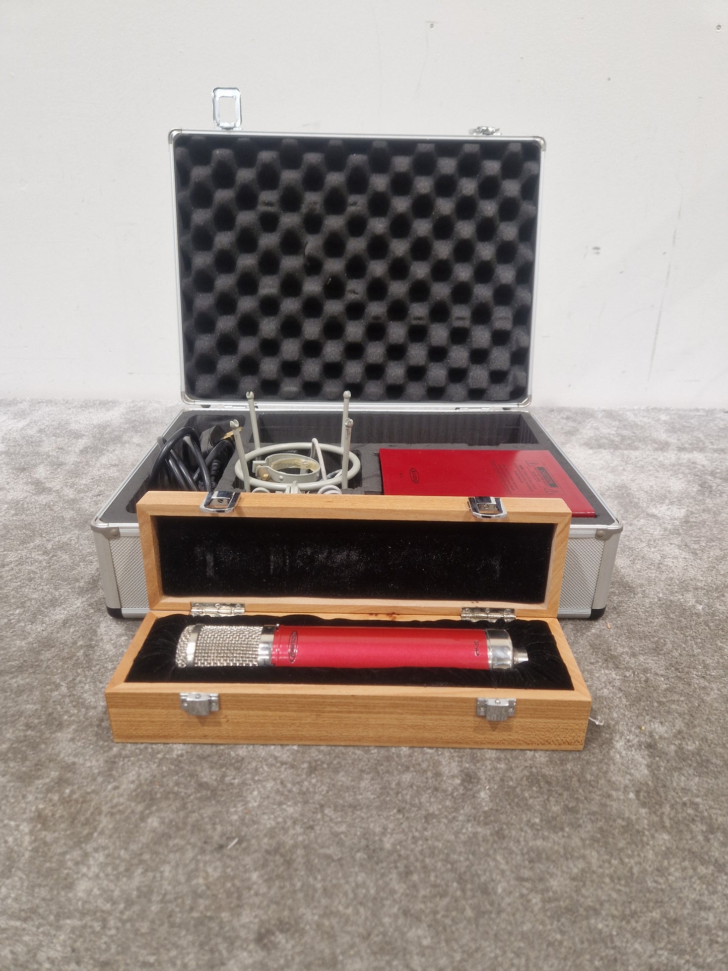 Avantone PS12 And CV-12 - Studio Condenser Microphone - Excellent w/ Hard Case & Microphone Hard case