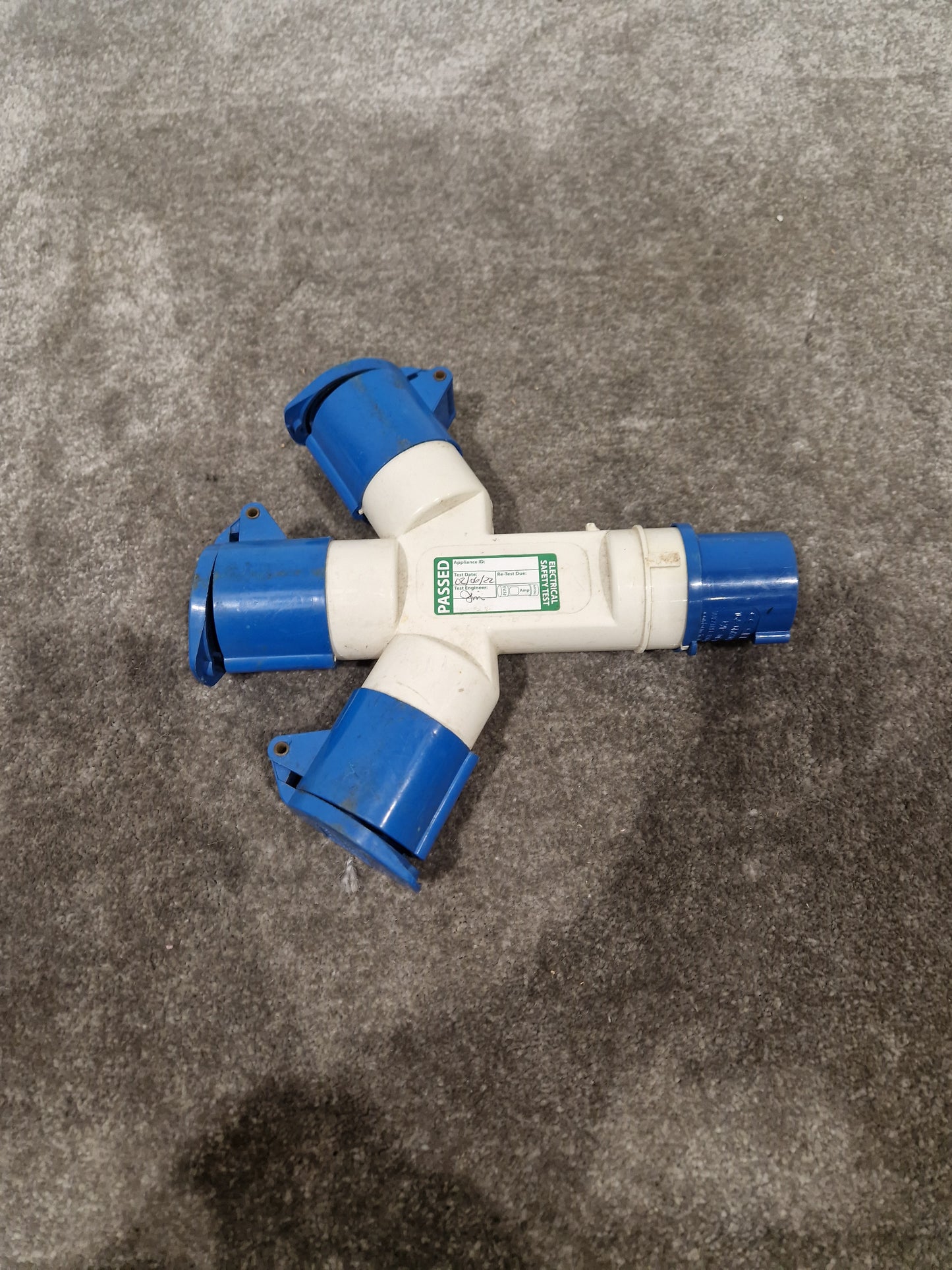 3-way IEC60309 Commando Splitter - Compact Power Solution - Good