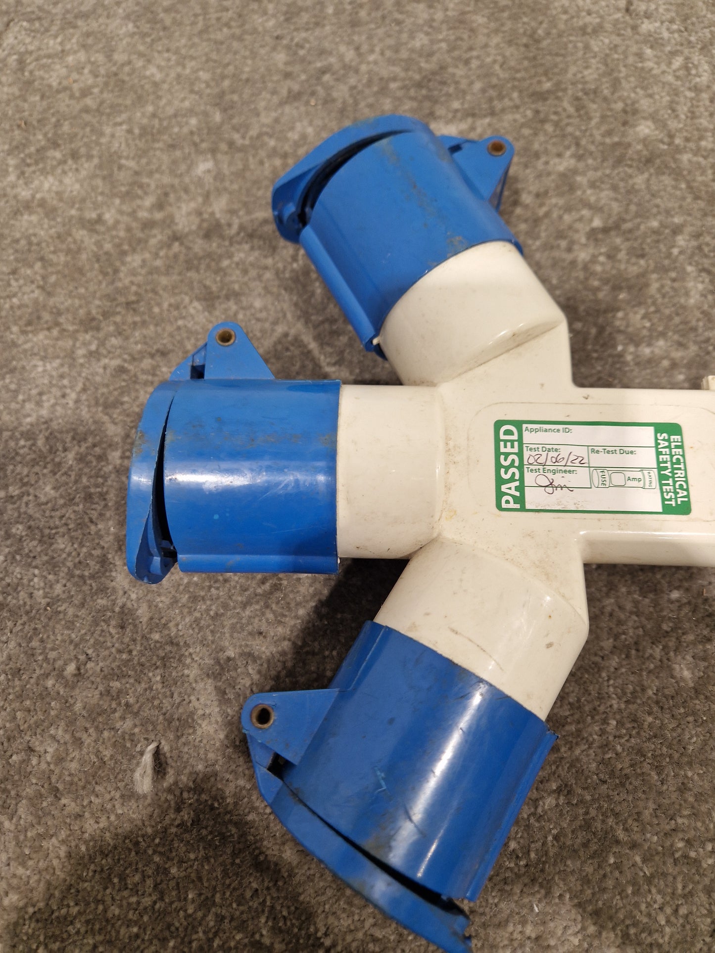 3-way IEC60309 Commando Splitter - Compact Power Solution - Good