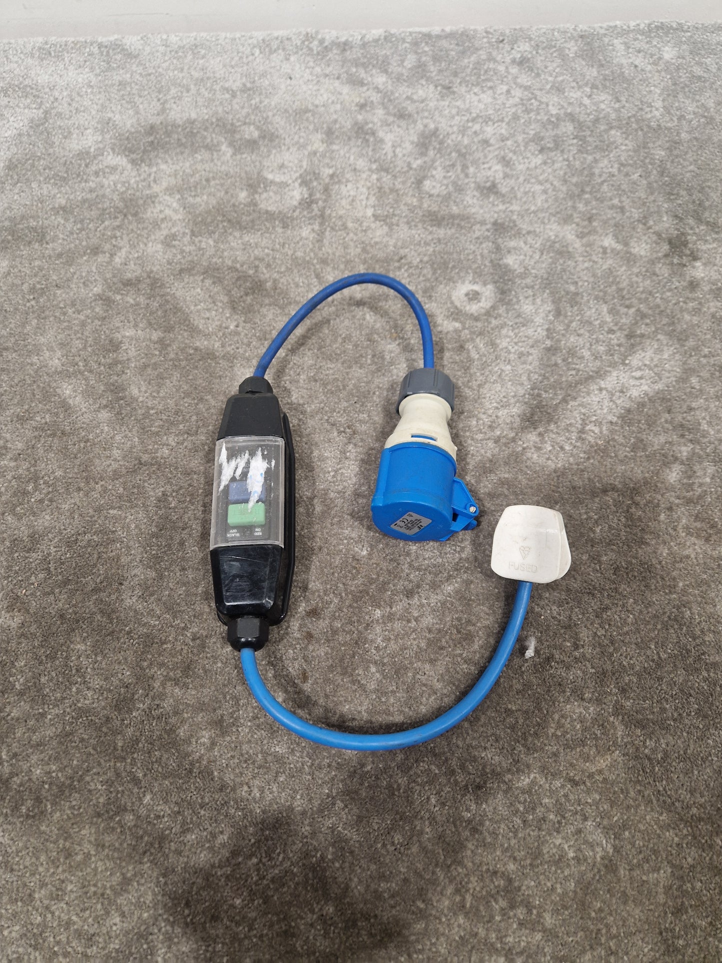 16 AMP 240V Plug Test Socket - Industrial Testing Device - Good