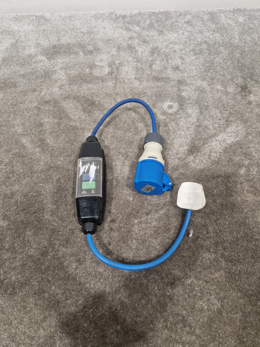 16 AMP 240V Plug Test Socket - Industrial Testing Device - Good