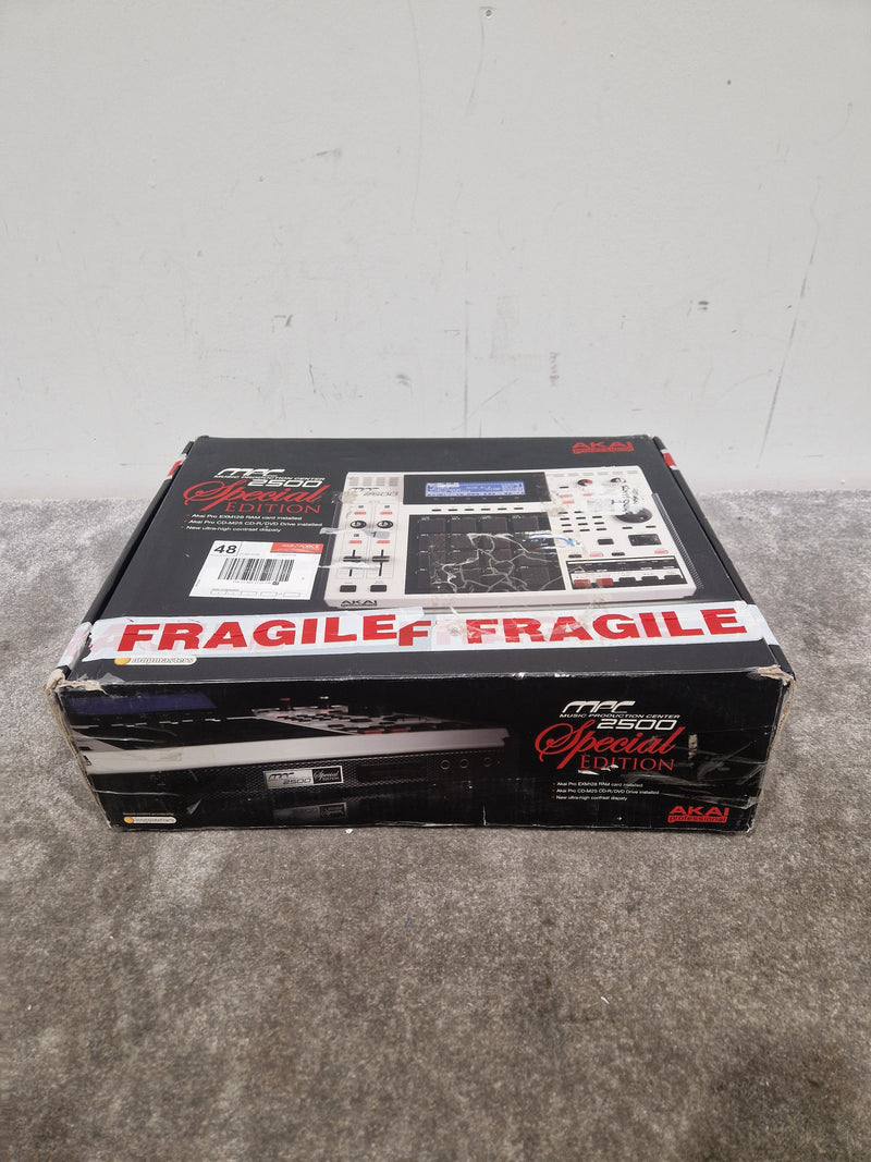Akai MPC 2500 Special Edition - Professional Music Production Station - Excellent w/ Original Box & Power Supply - Image 3