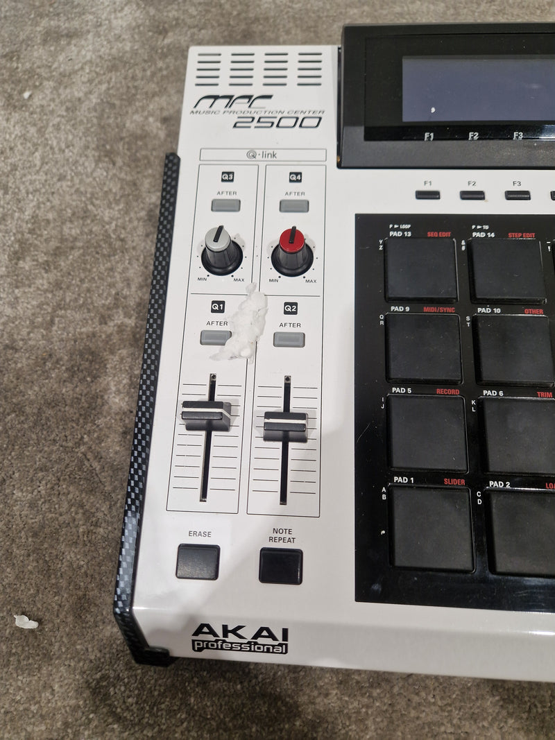 Akai MPC 2500 Special Edition - Professional Music Production Station - Excellent w/ Original Box & Power Supply - Image 6