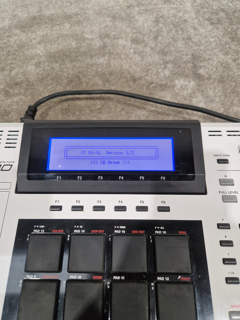 Akai MPC 2500 Special Edition - Professional Music Production Station - Excellent w/ Original Box & Power Supply - Image 10
