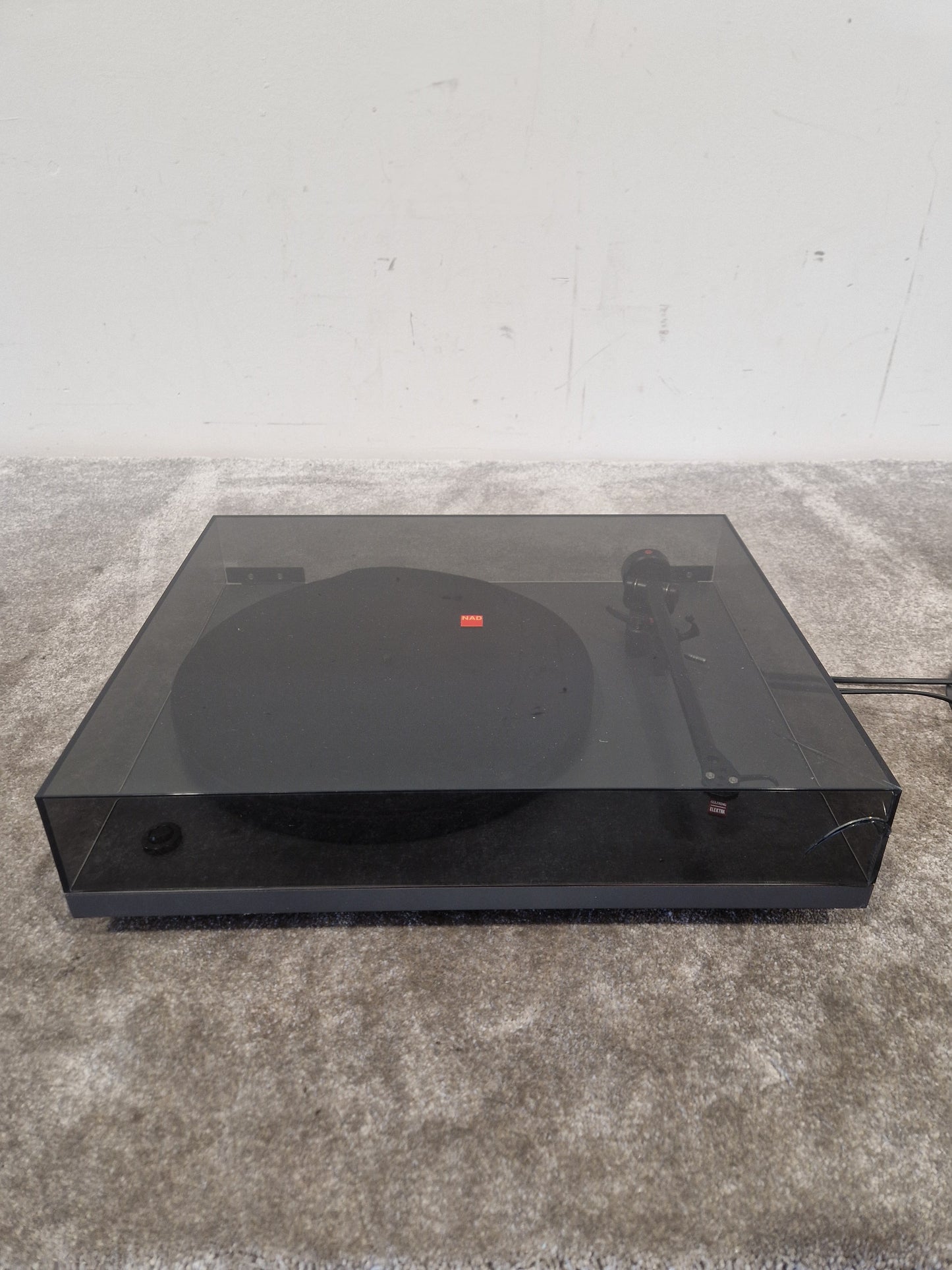 NAD-533 - Audiophile Turntable - Excellent w/ Power Supply