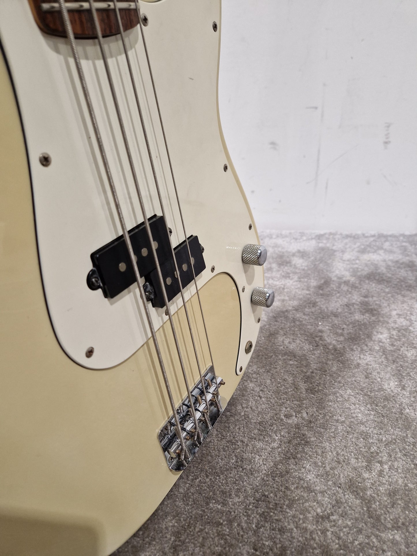 Squier Precision Bass by Fender. Serial S1064338. Made in Korea - Excellent w/ Full Setup