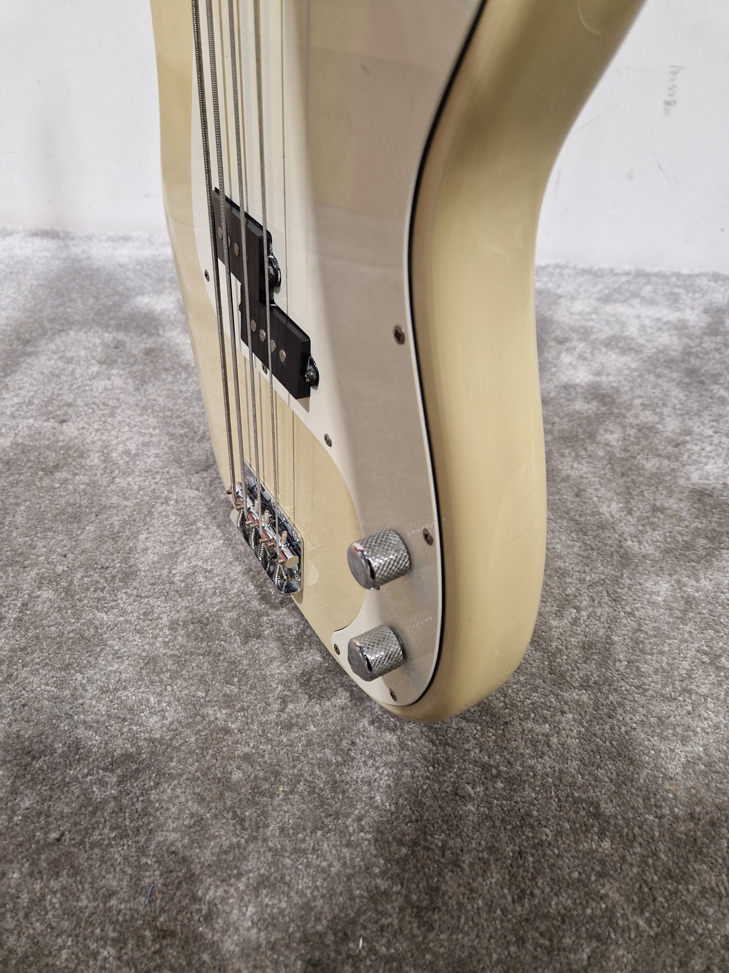 Squier Precision Bass by Fender. Serial S1064338. Made in Korea - Excellent w/ Full Setup