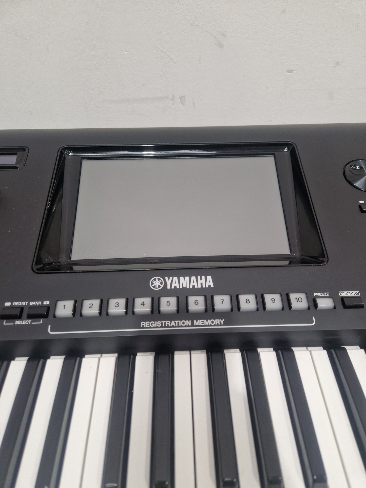 Yamaha Genos - Digital Workstation Keyboard - Excellent w/ Soft Case & Keyboard Pedal